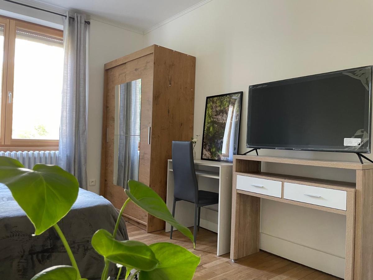 Chambre Privee Vue Sur Le Jardin Proche Centre Ville Besancon Bagian luar foto